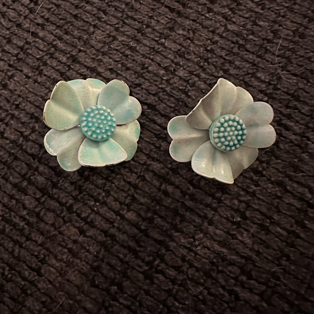 Vintage 1960s light blue enamel flower clip on earrings
